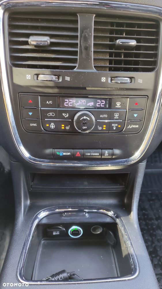 Dodge Grand Caravan - 25