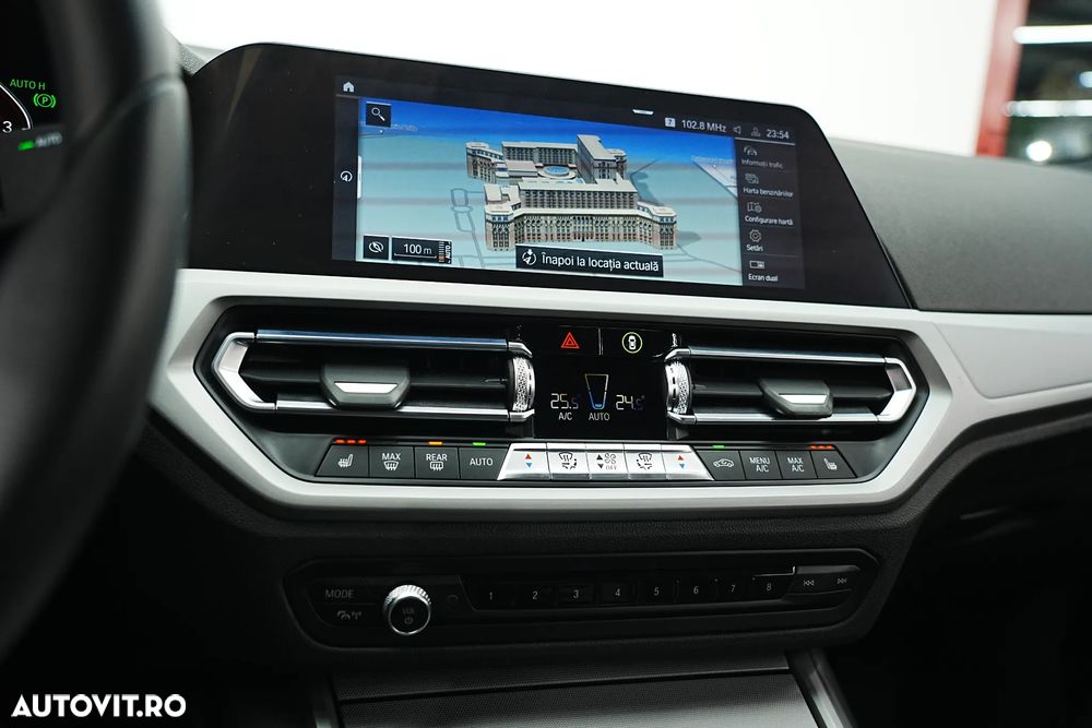 BMW Seria 3 330e Aut. Sport Line - 24