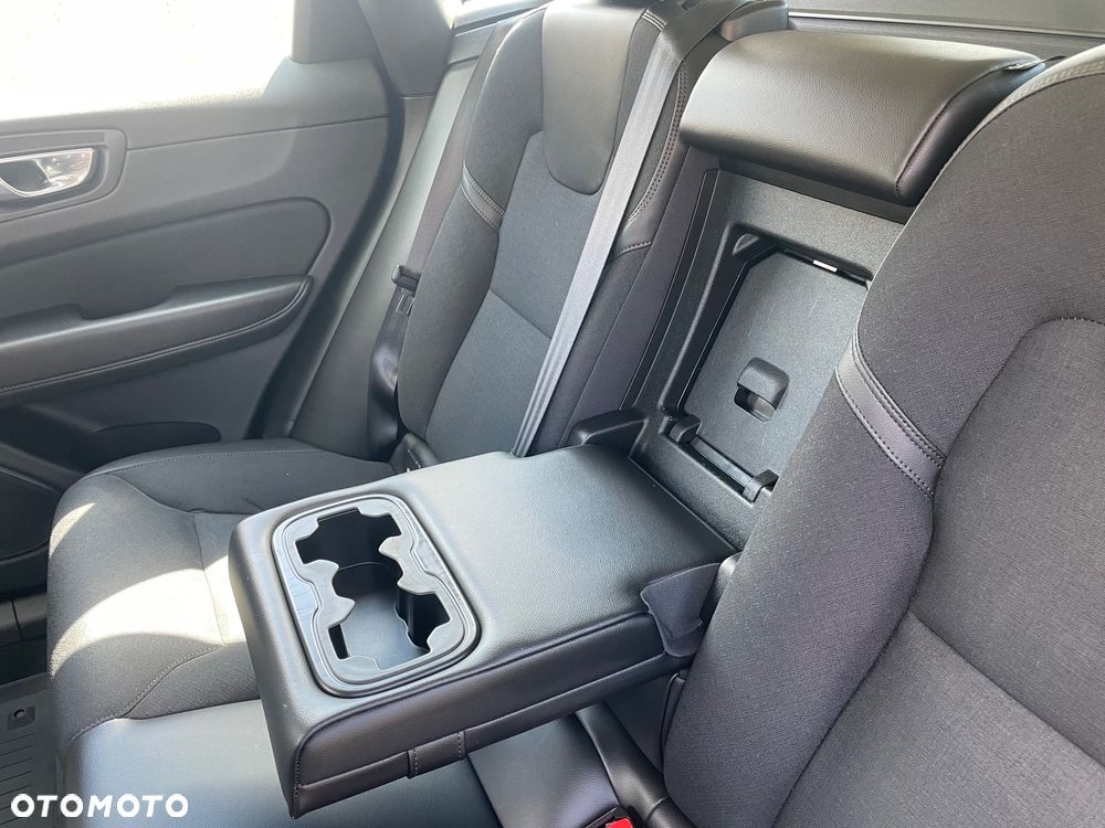 Volvo XC 60 B5 B Momentum Pro - 26