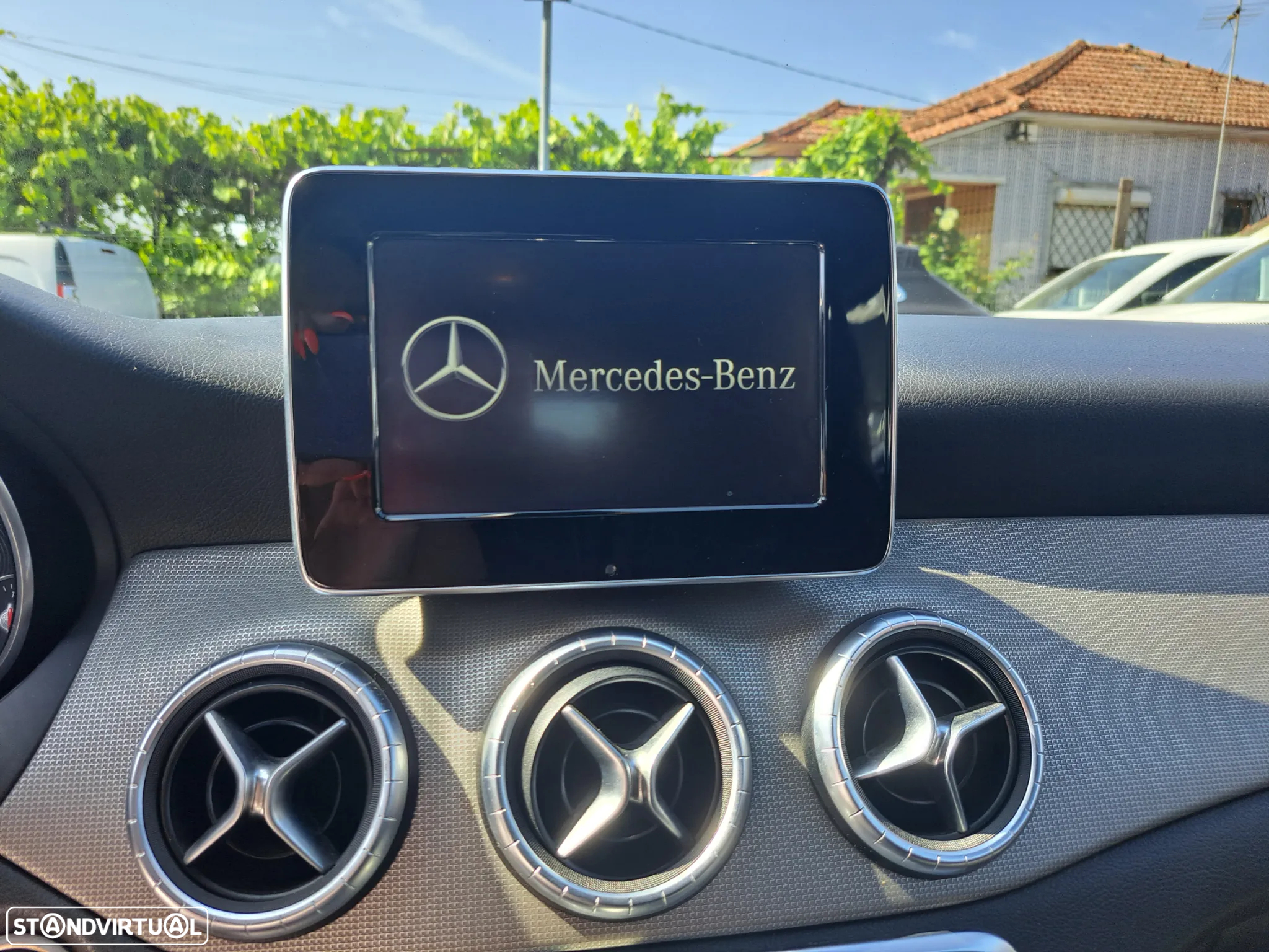Mercedes-Benz CLA 180 d Shooting Brake Urban - 13