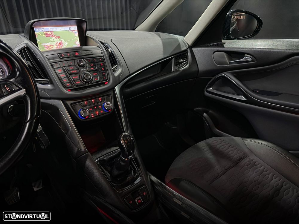 Opel Zafira 2.0 CDTi Executive - 19