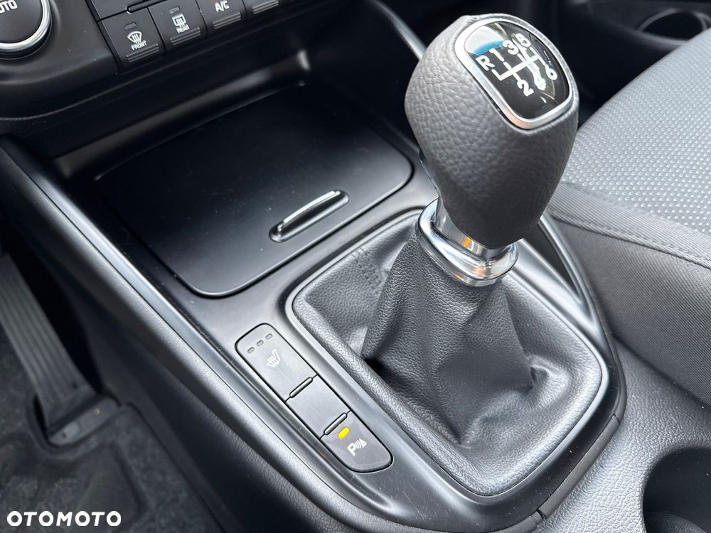 Kia Carens 1.7 CRDi XL 7os - 24