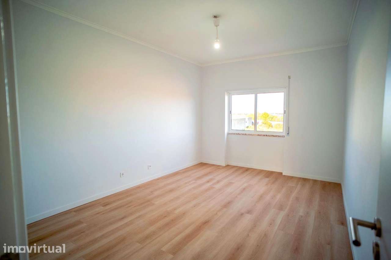 Excelente Apartamento T2 Remodelado – Paio Pires - Grande imagem: 2/32
