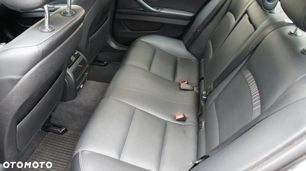 BMW Seria 5 520d xDrive Luxury Line - 17