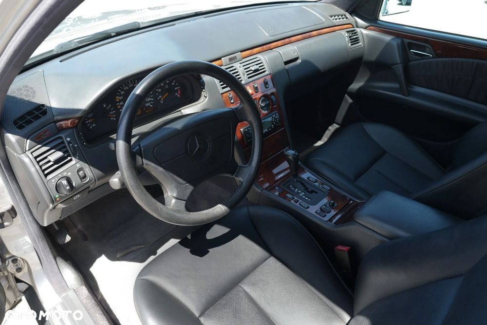 Mercedes-Benz Klasa E 240 Elegance - 22