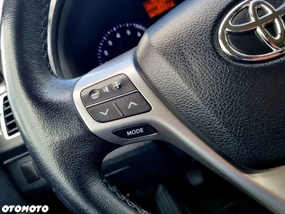Toyota Avensis 1.8 Premium - 17