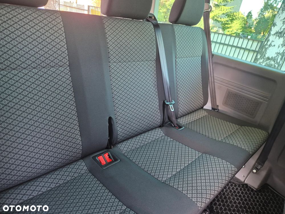 Volkswagen Caravelle - 28
