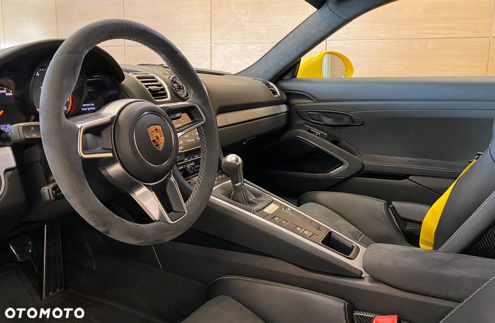 Porsche Cayman GT4 - 12