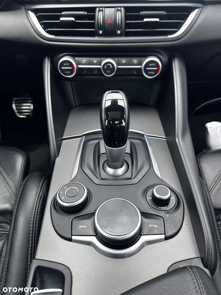 Alfa Romeo Giulia 2.0 Turbo Veloce TI Q4 - 8