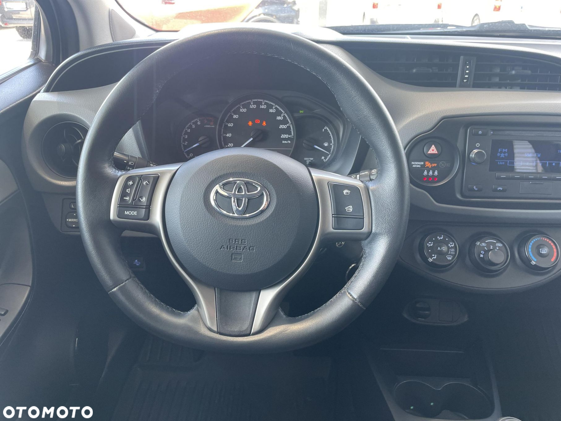 Toyota Yaris - 12
