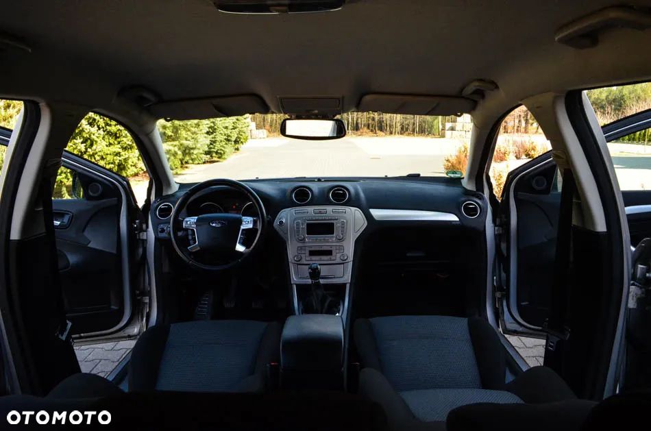 Ford Mondeo 2.0 Ambiente - 33