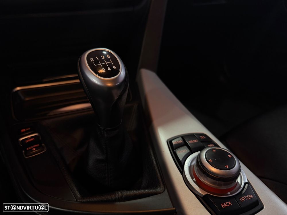 BMW 318 d Luxury Line - 11