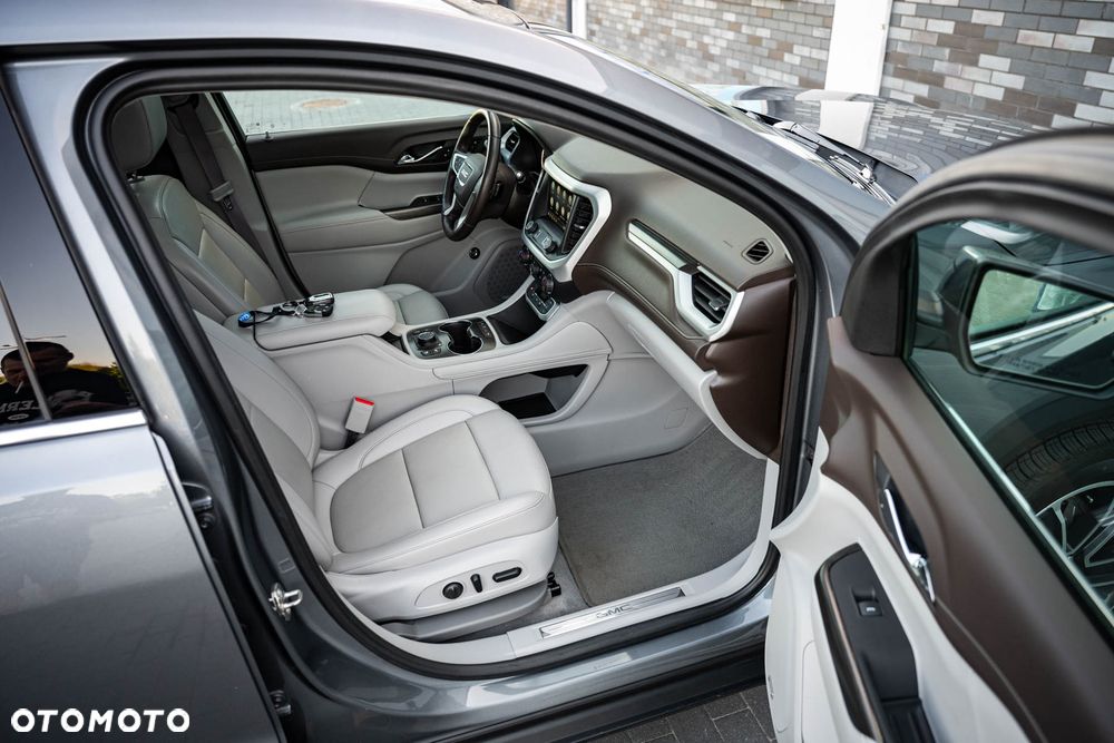 GMC Acadia - 19