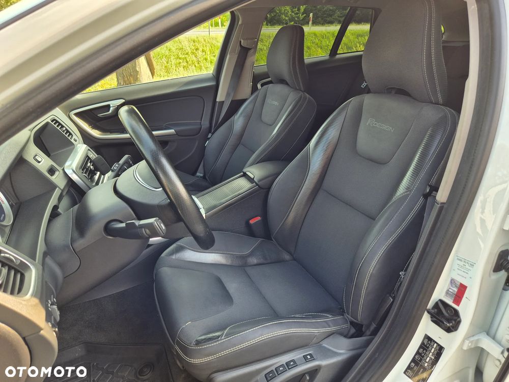 Volvo V60 D3 R-Design - 17