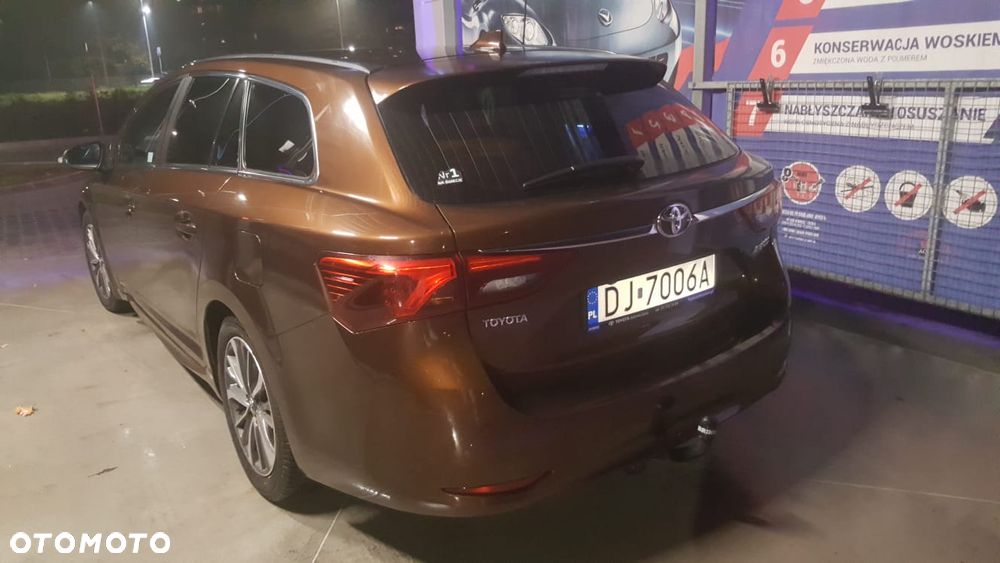 Toyota Avensis 1.8 Premium - 4