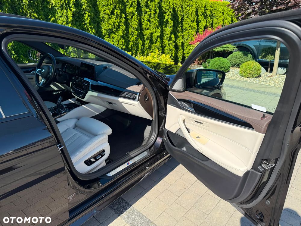 BMW Seria 5 530i Luxury Line sport - 14