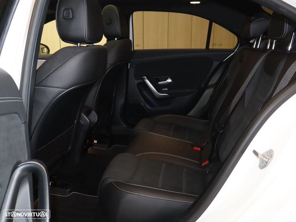 Mercedes-Benz A 250 Limousine e AMG Line - 12