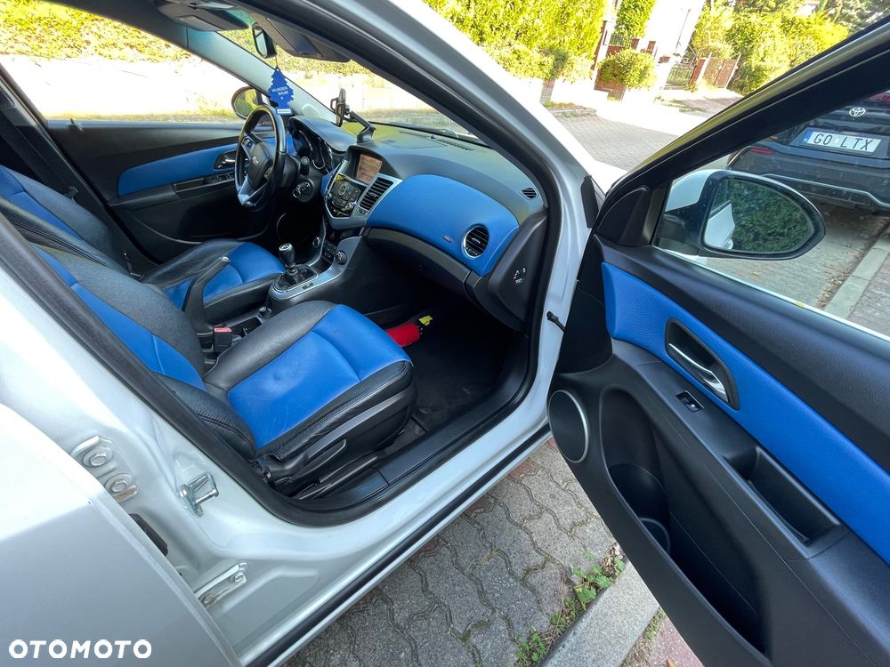 Chevrolet Cruze - 12