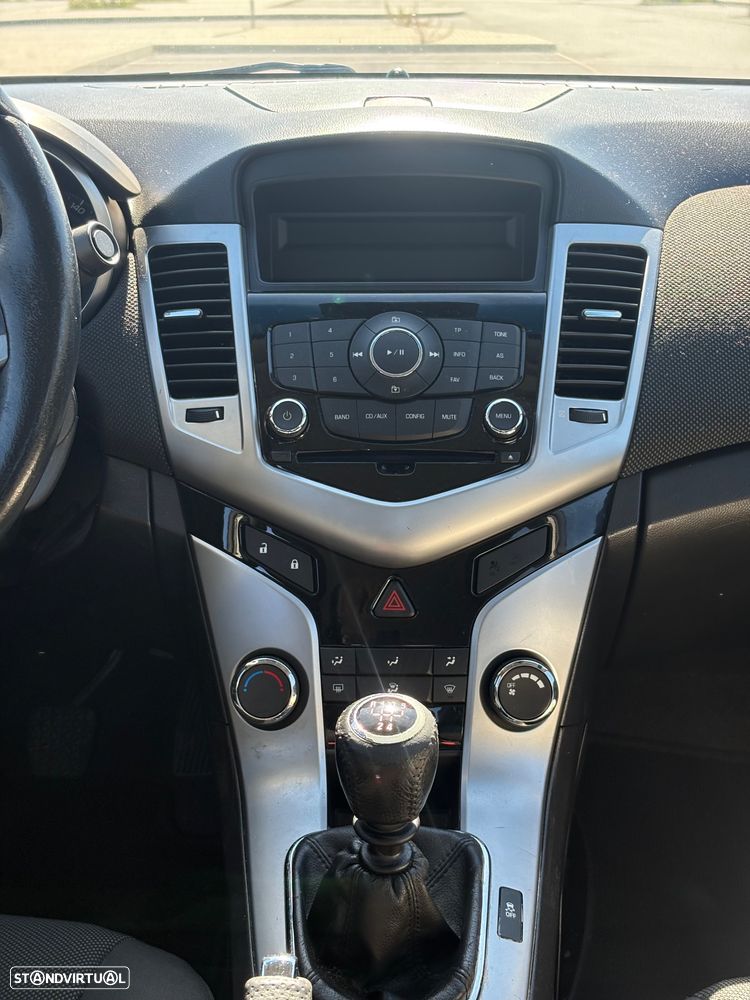 Chevrolet Cruze 1.6 LS - 19