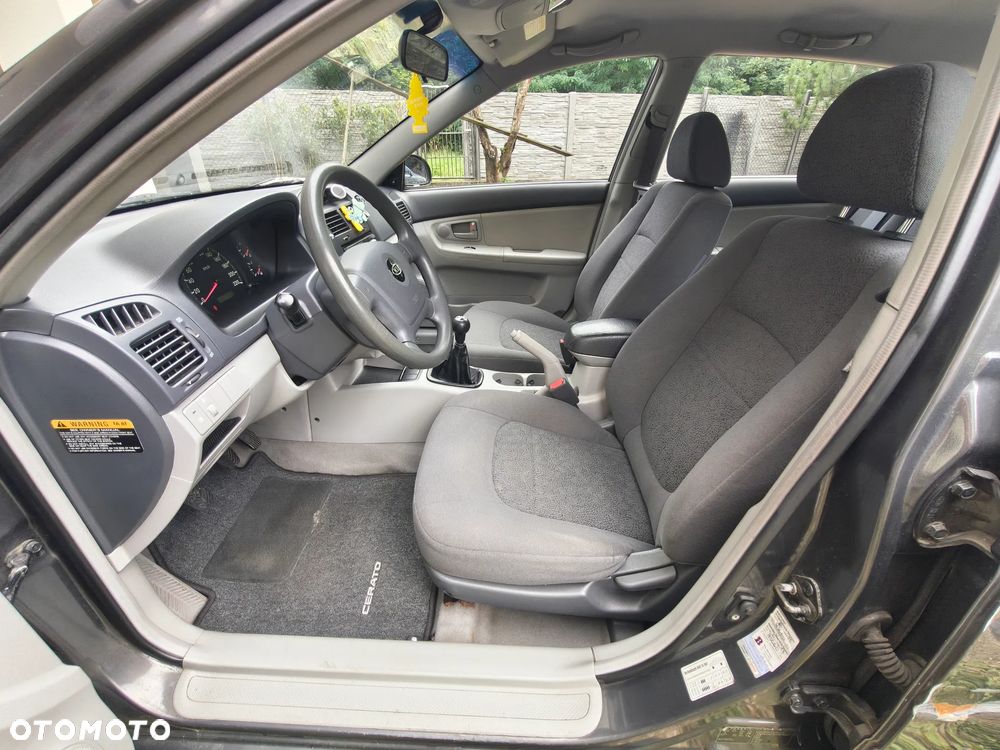 Kia Cerato 1.6 LX / Family - 7