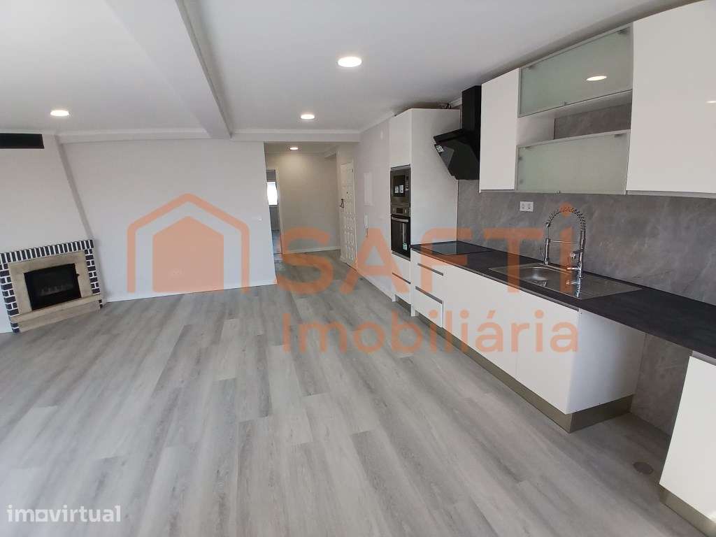 Apartamento T4 Totalmente Remodelado com Arrecadação - Amora - Grande imagem: 3/16