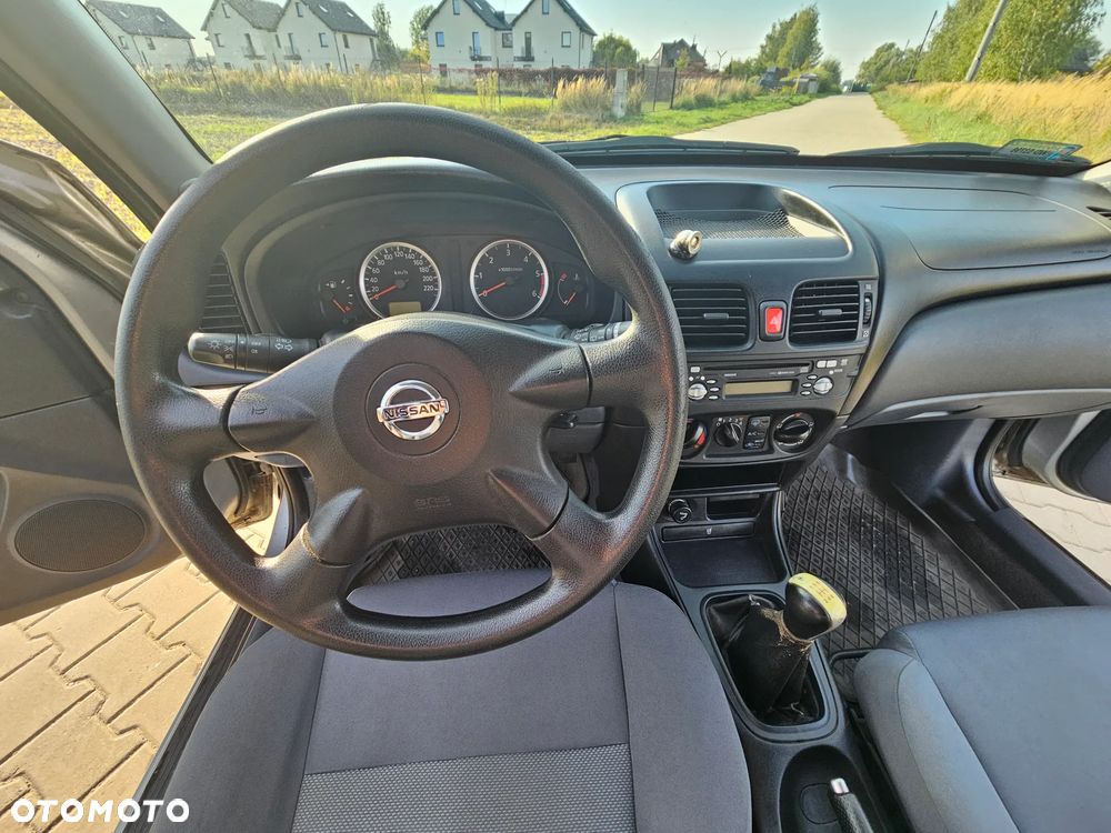 Nissan Almera - 17