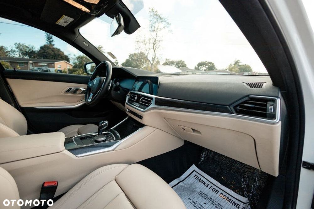 BMW Seria 3 330i xDrive M Sport - 12