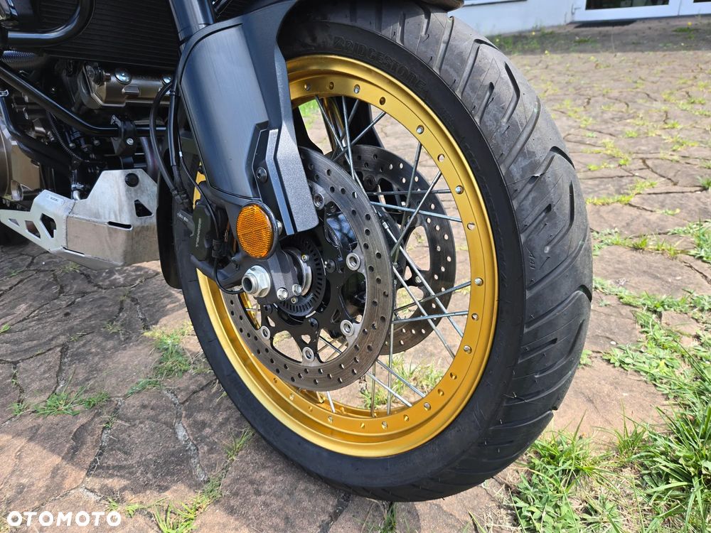 Suzuki V-STROM - 23