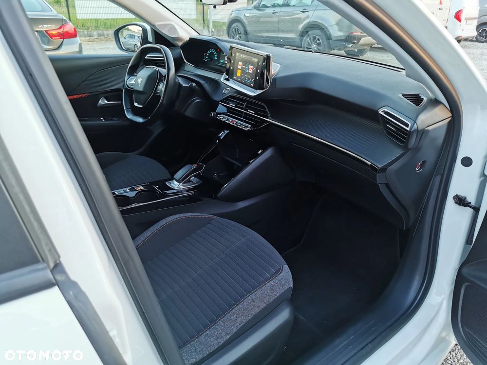 Peugeot 208 - 23