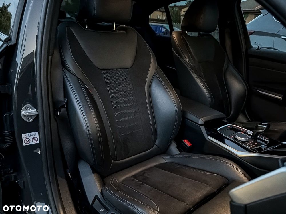 BMW Seria 3 330e M Sport - 28