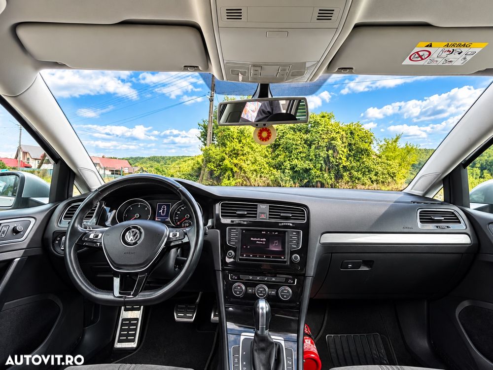 Volkswagen Golf - 6
