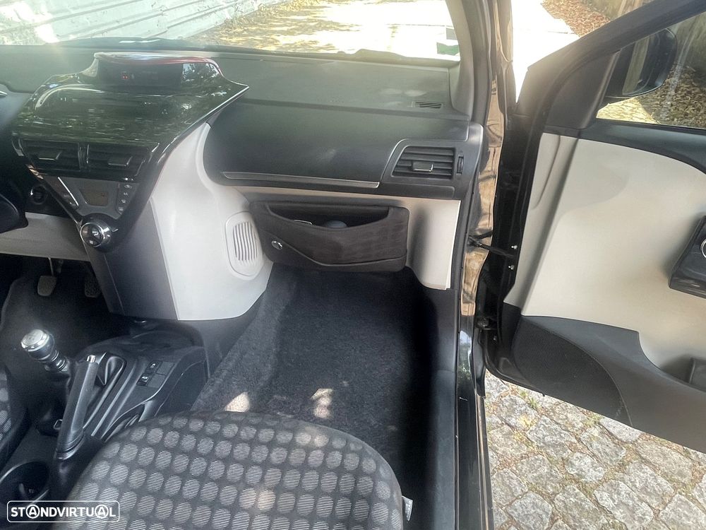 Toyota iQ 1.4 D-4D 2 - 12