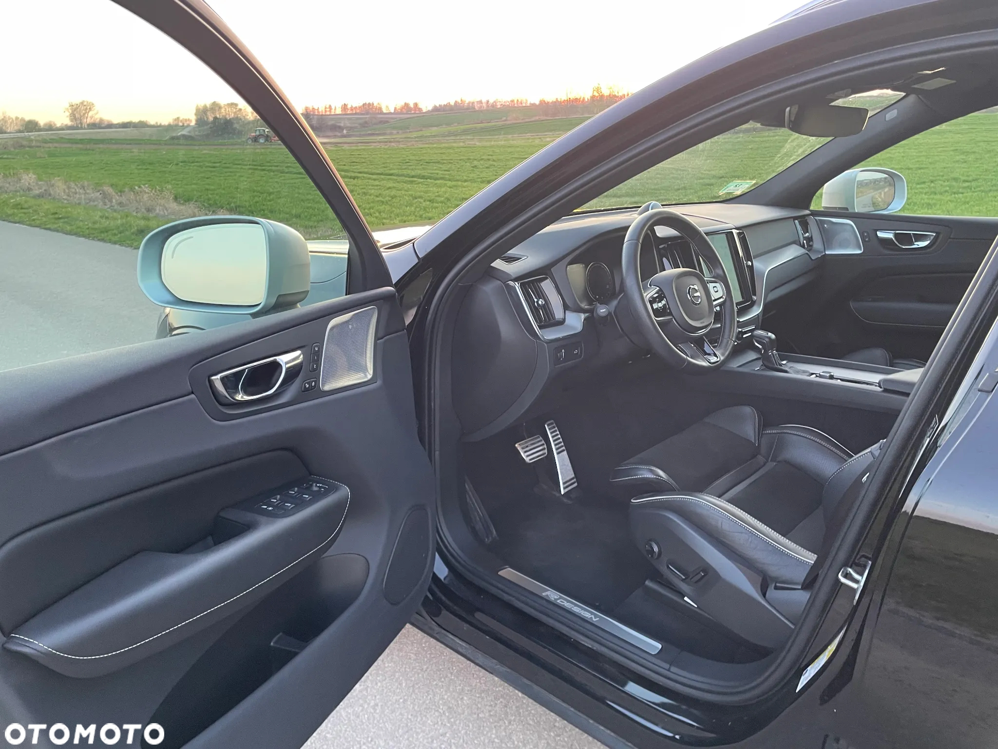 Volvo XC 60 T6 AWD R-Design - 6