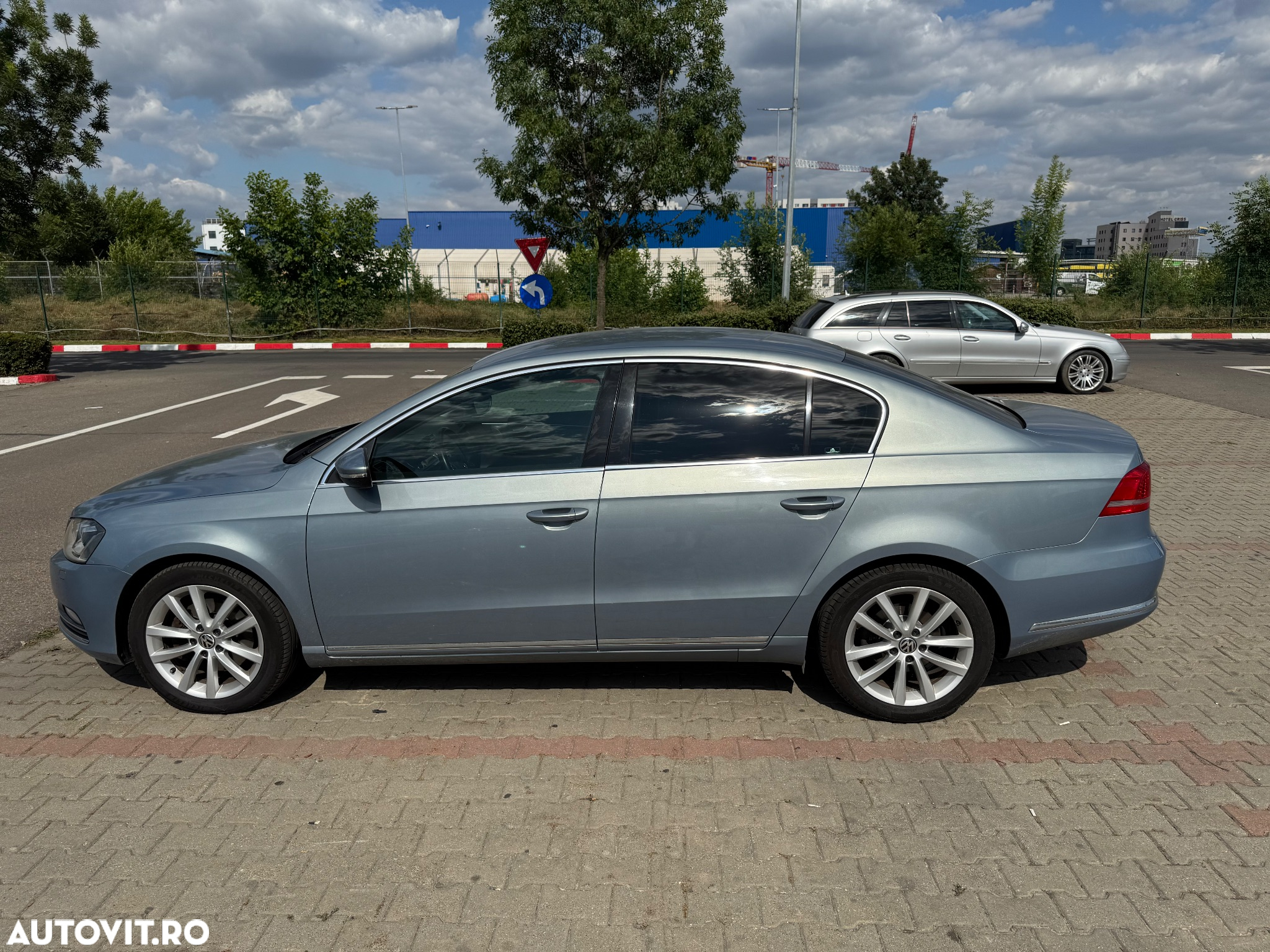 Volkswagen Passat 2.0 TDI BlueMotion Tehnology 4Motion Highline DSG - 2
