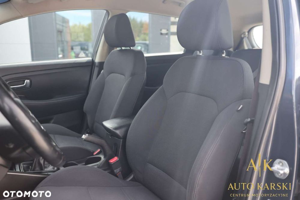 Kia Carens - 32