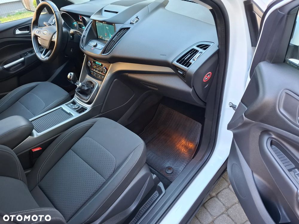 Ford Kuga 1.5 EcoBoost 2x4 Titanium - 12