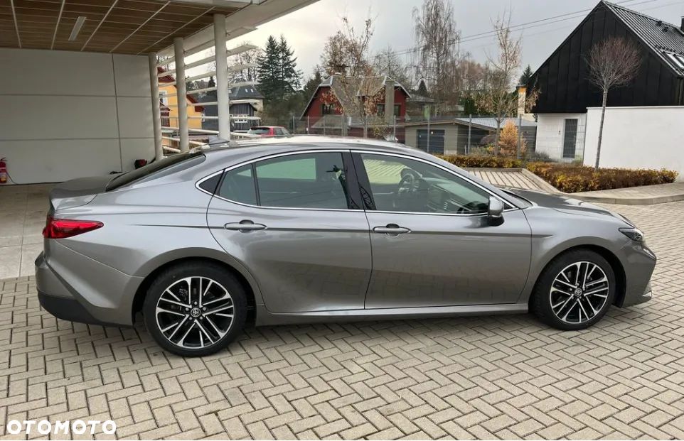 Toyota Camry 2.5 Hybrid Dynamic Force Executive e-CVT - 2