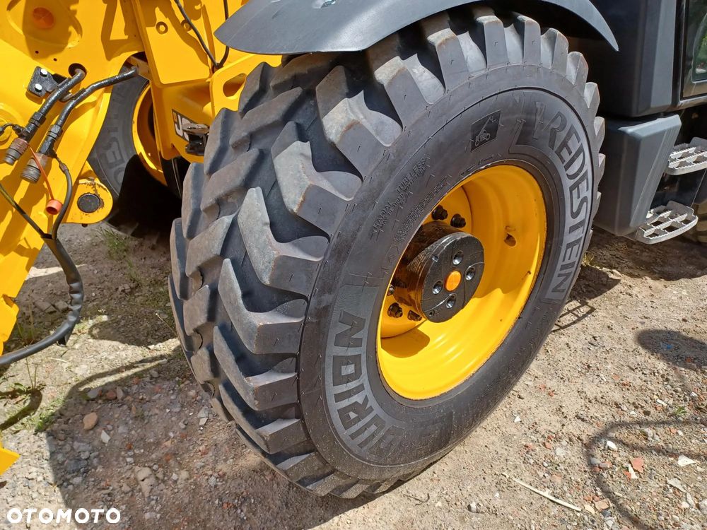 JCB 560-80 Agri Plus - 10