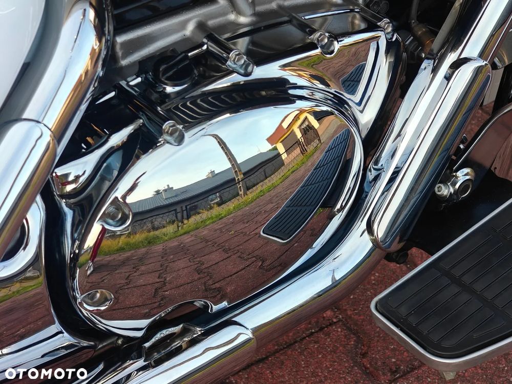 Suzuki Intruder - 11