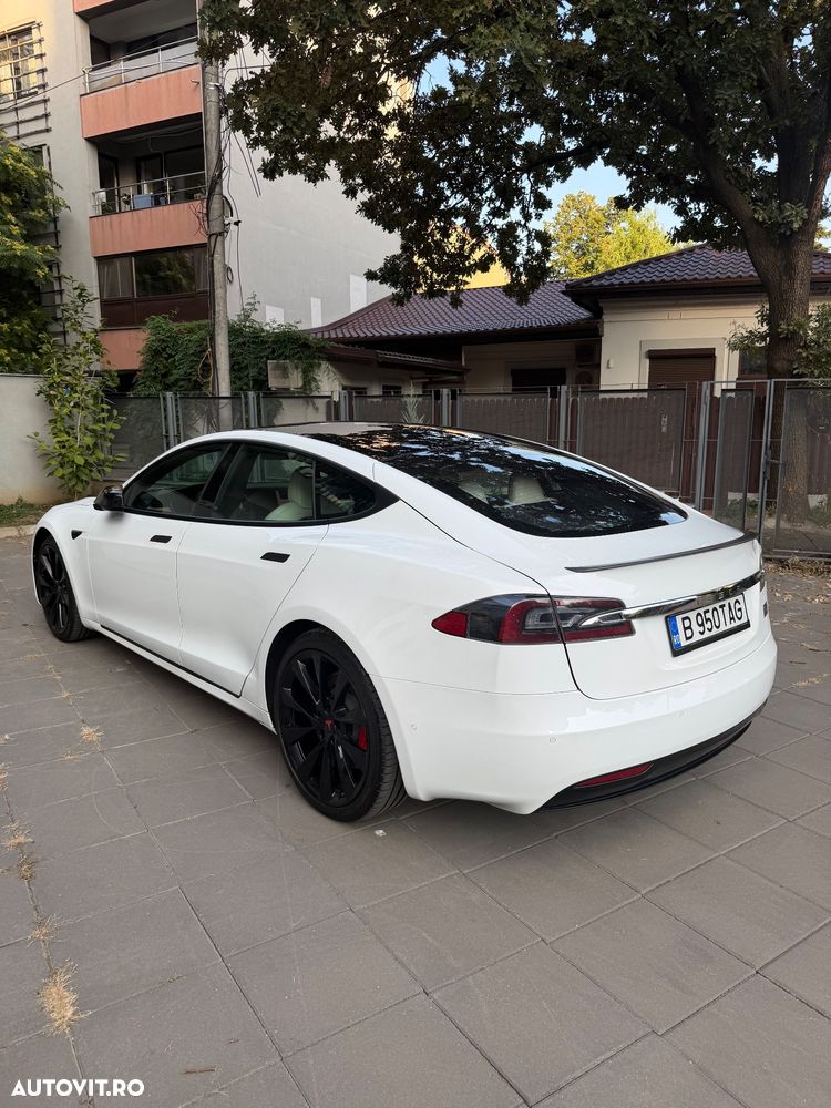 Tesla Model S - 4