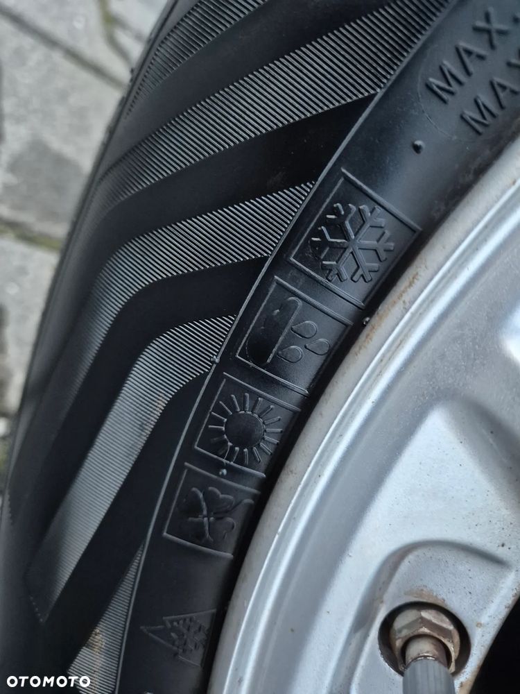 Hyundai i30 1.6 CRDi Fifa World Cup Edition - 16