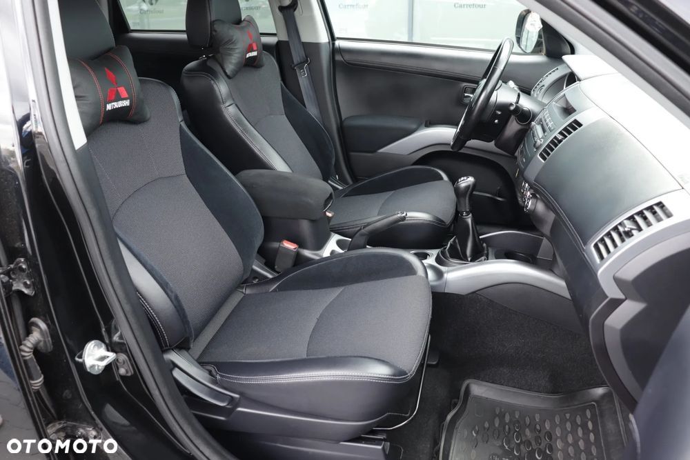 Mitsubishi Outlander 2.0 2WD Invite - 29
