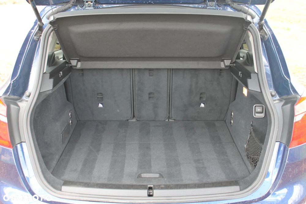 BMW Seria 2 216d - 25