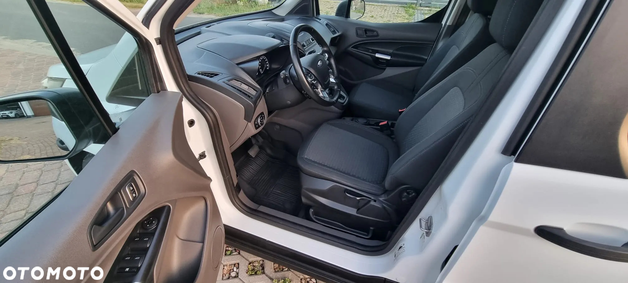 Ford Transit Connect 240 L2 Autm Trend - 11