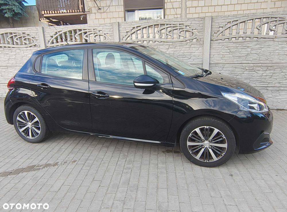 Peugeot 208 - 4
