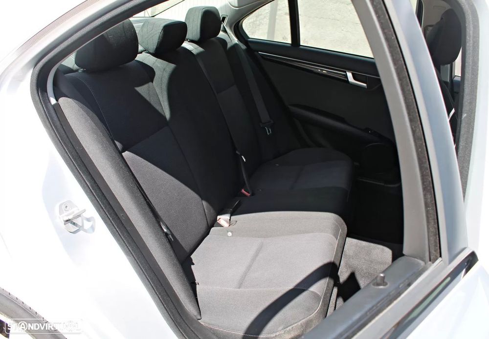 Mercedes-Benz C 220 d — fotografia 16