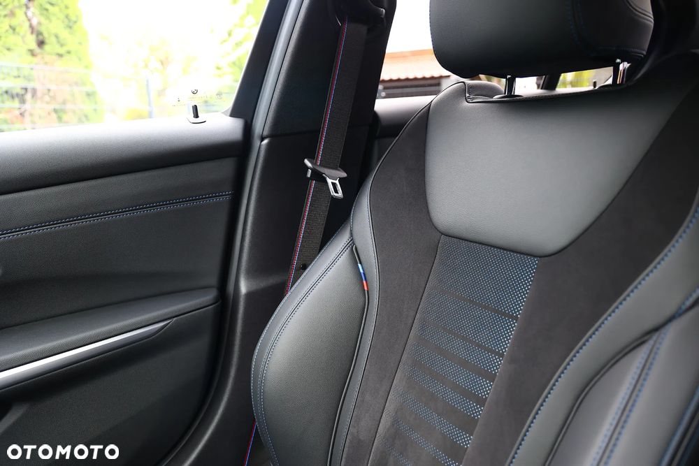 BMW Seria 3 330i xDrive M Sport - 22