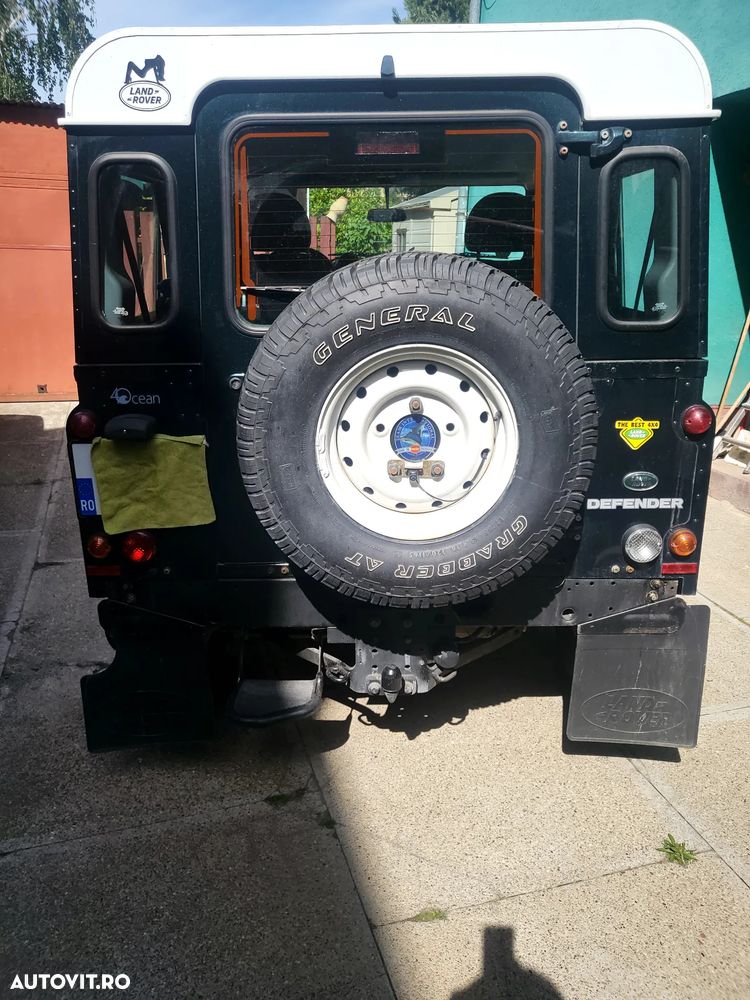 Land Rover Defender - 1
