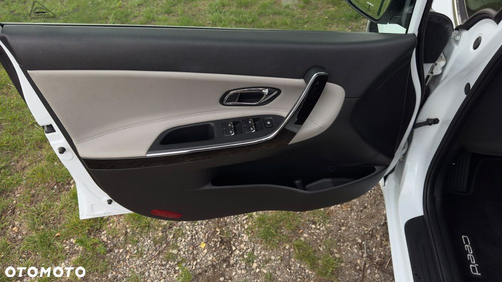 Kia Ceed - 16