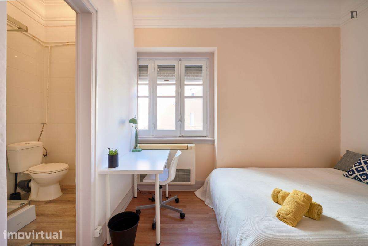 Quarto - localizado em Marquês de Pombal Lisbon - Grande imagem: 3/55